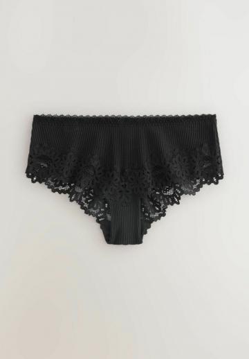 Трусы на бедрах