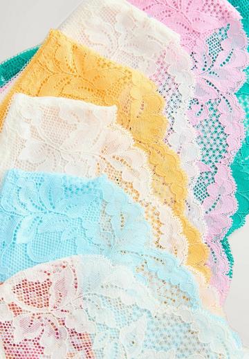 Трусы на бедрах