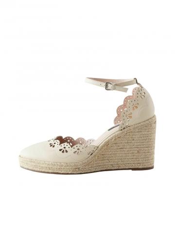 Сапожки на танкетке