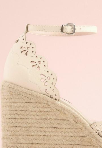 Сапожки на танкетке