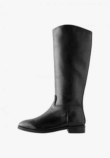 Широкие сапоги