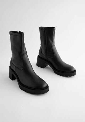 Полусапожки на высоком каблуке