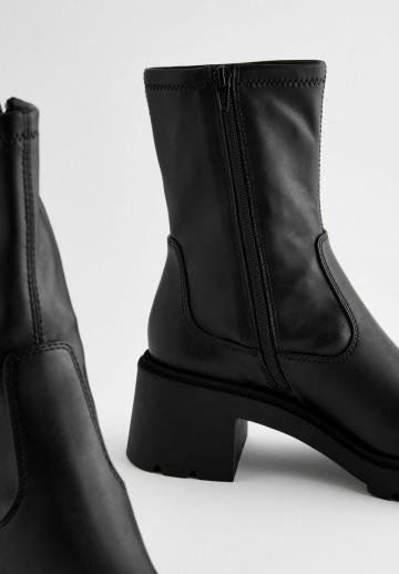 Полусапожки на высоком каблуке