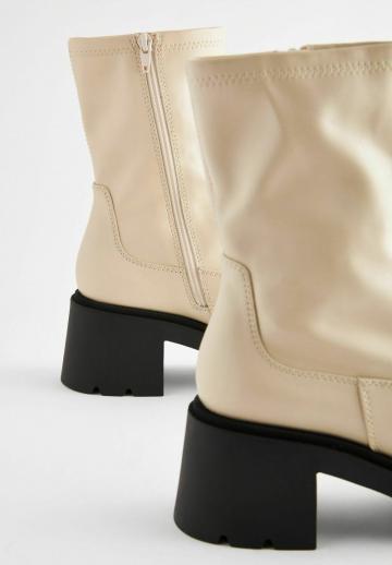 Полусапожки на высоком каблуке