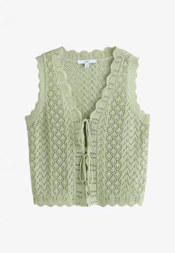Вязаный жилет