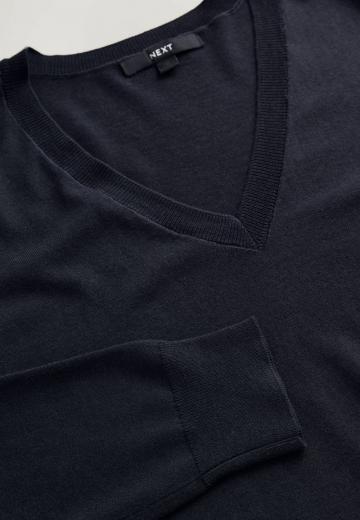 Пуловер с вырезом V