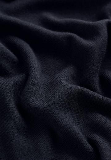 Пуловер с вырезом V