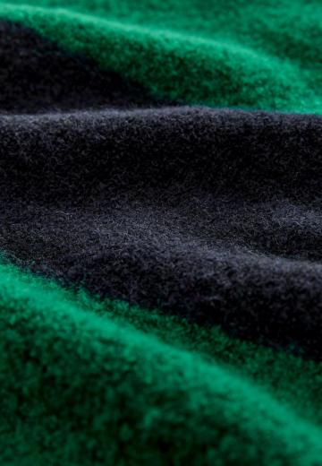 Пуловер в полоску