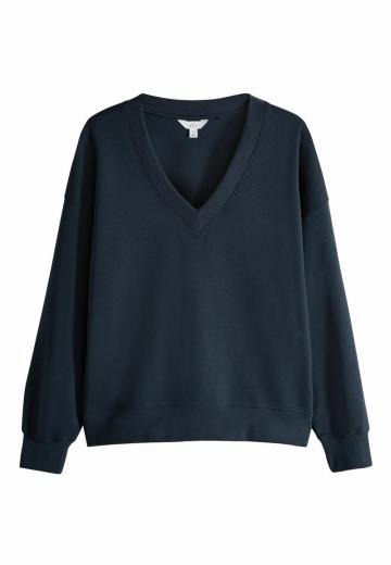 Пуловер с вырезом V