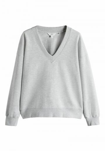Пуловер с вырезом V