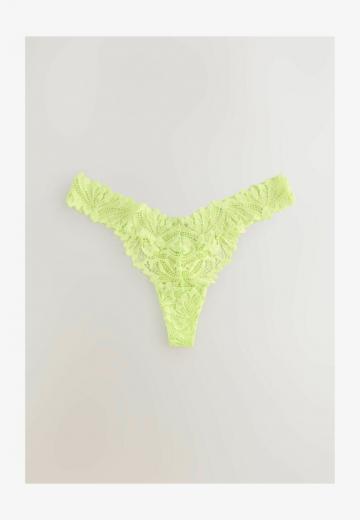 Трусы на бедрах