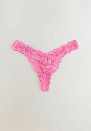 Трусы на бедрах