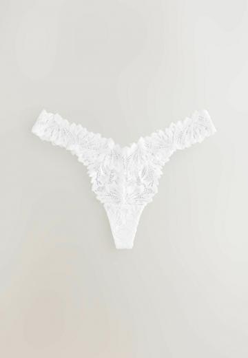 Трусы на бедрах