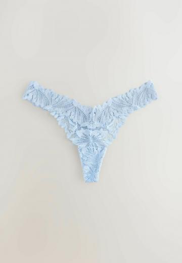 Трусы на бедрах