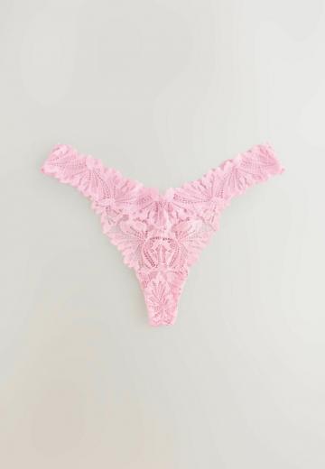 Трусы на бедрах