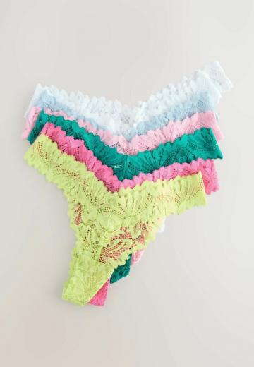 Трусы на бедрах