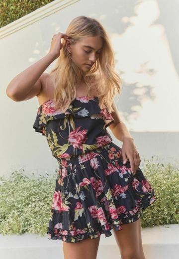 Платье без бретелек