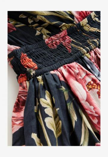 Платье без бретелек