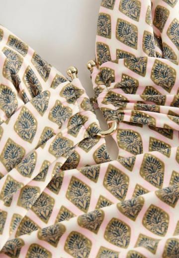 Слитный купальник