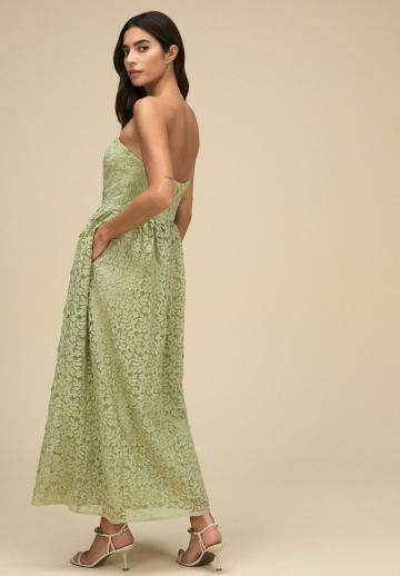 Платье без бретелек