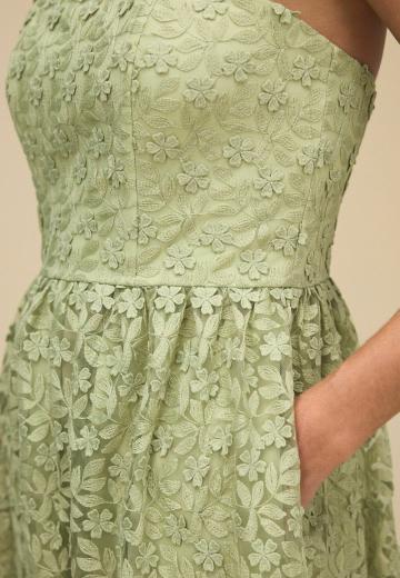 Платье без бретелек