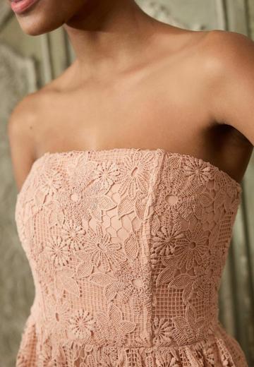 Платье без бретелек