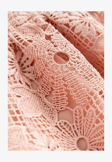 Платье без бретелек