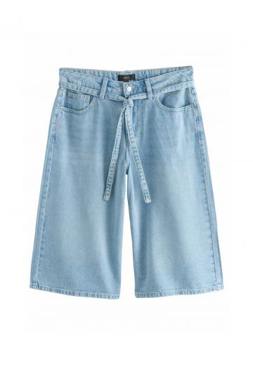 Короткие джинсы