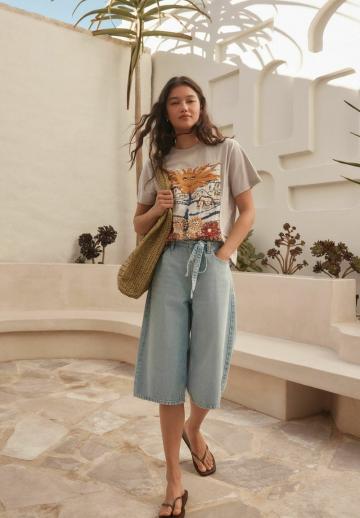 Короткие джинсы