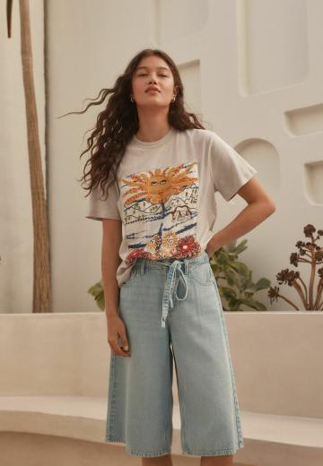 Короткие джинсы