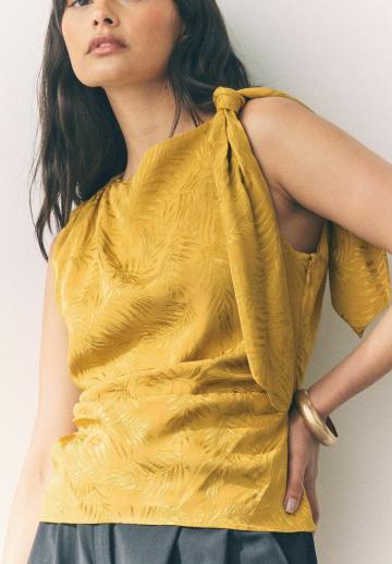 Блузка без рукавов