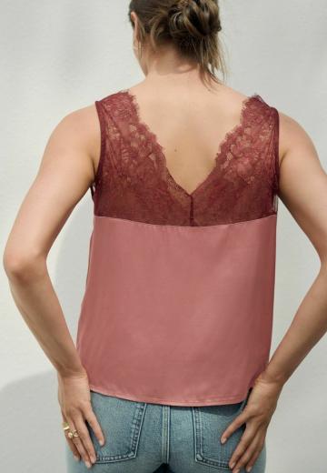 Блузка без рукавов