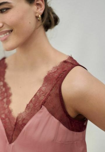 Блузка без рукавов