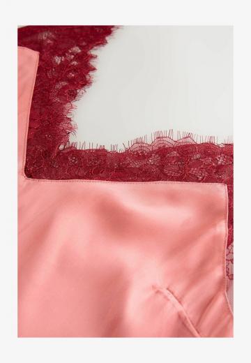 Блузка без рукавов