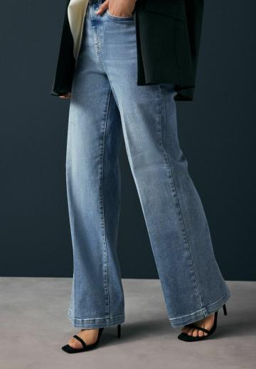 Клешеные джинсы