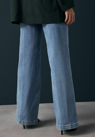 Клешеные джинсы