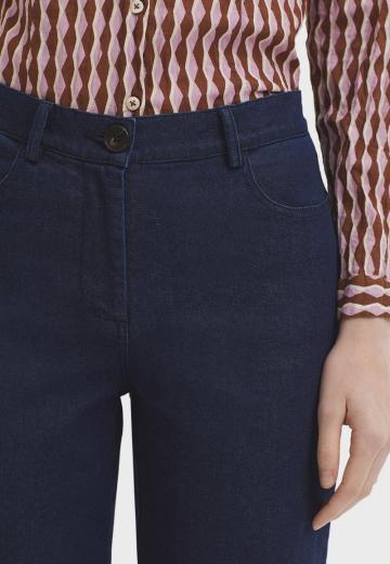 Прямые джинсы