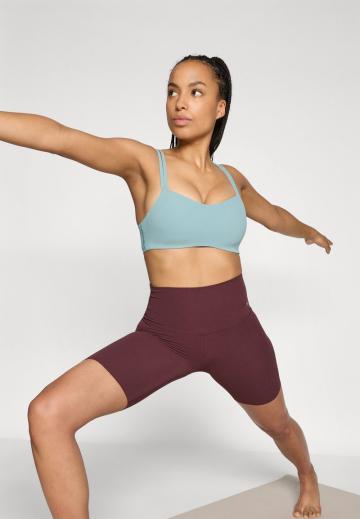 Спортивный бюстгальтер