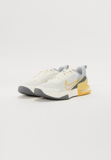 Тренировочные кроссовки