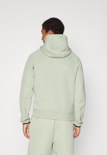 Спортивная кофта