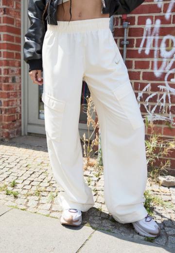 Брюки с накладными карманами