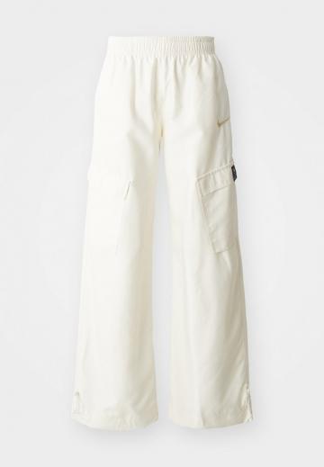 Брюки с накладными карманами