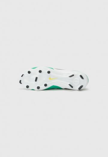 Футбольные бутсы