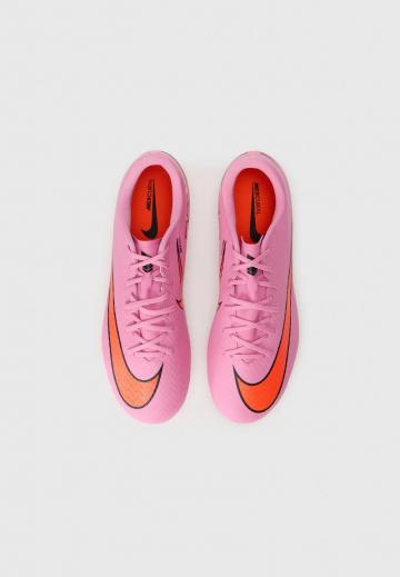 Футбольные бутсы