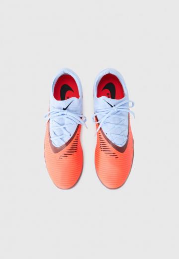 Футбольные бутсы