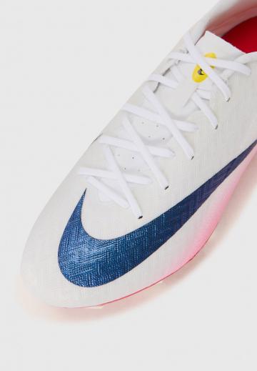 Футбольные бутсы