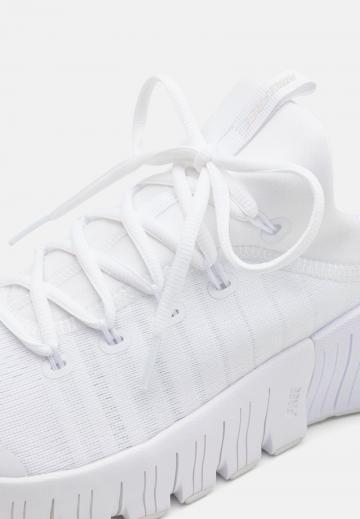 Тренировочные кроссовки