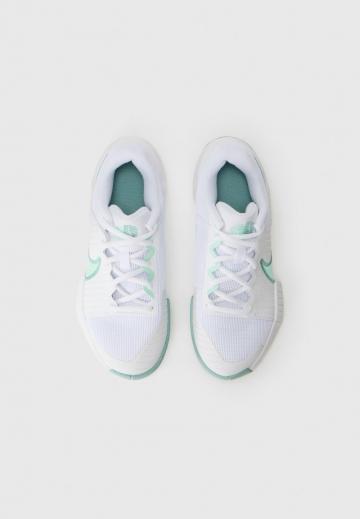 Теннисные кроссовки