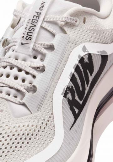 Беговые кроссовки