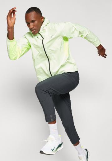 Спортивная куртка